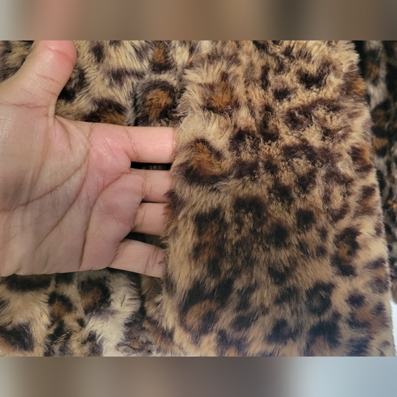 Girls Leopard faux fur coat - Picture 4 of 4